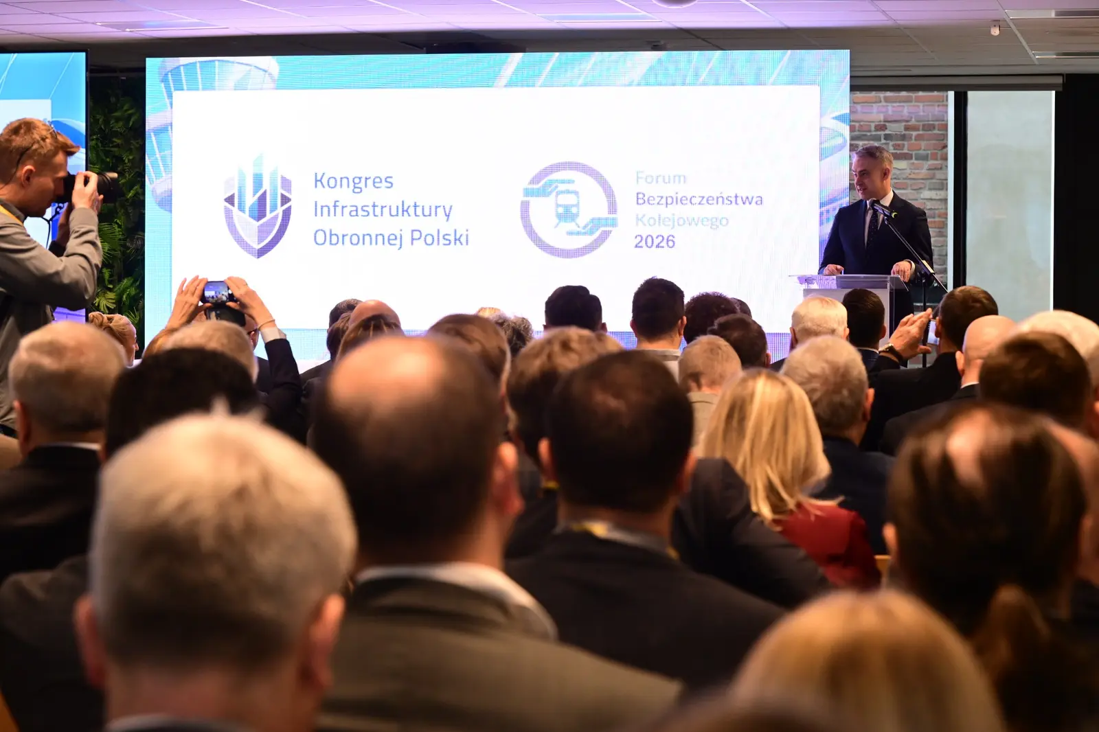 Uczestnicy Kongresu Infrastruktury Obronnej Polski i Forum Bezpieczeństwa Kolejowego