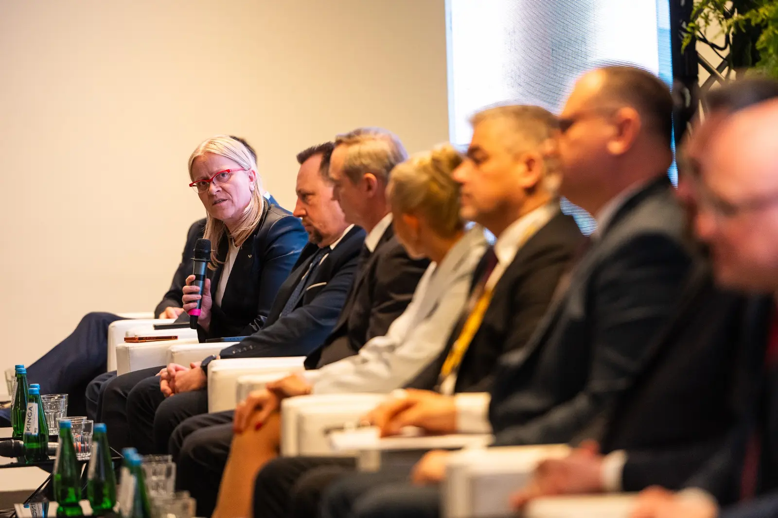 Panel ekspercki na scenie konferencji