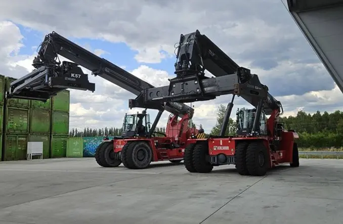 Terminal przeładunkowy z suwnicami kołowymi
